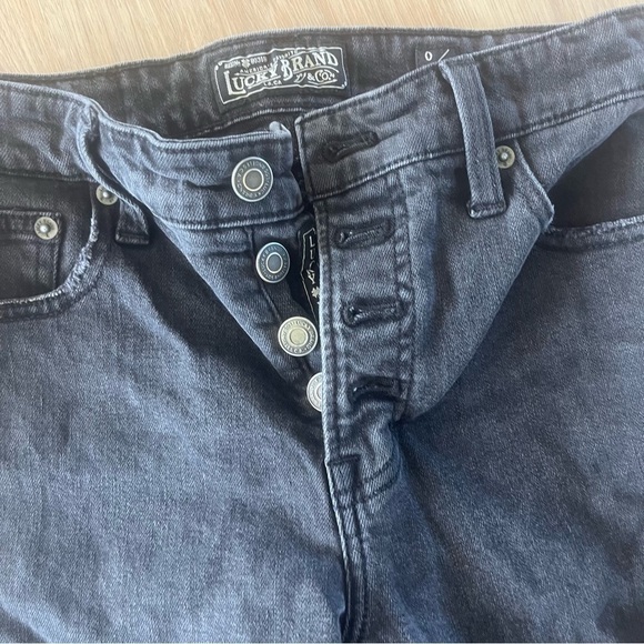 ** Lucky brand button fly Bridgette Skinny Black jeans Distressed Size 0/25 - Picture 7 of 12